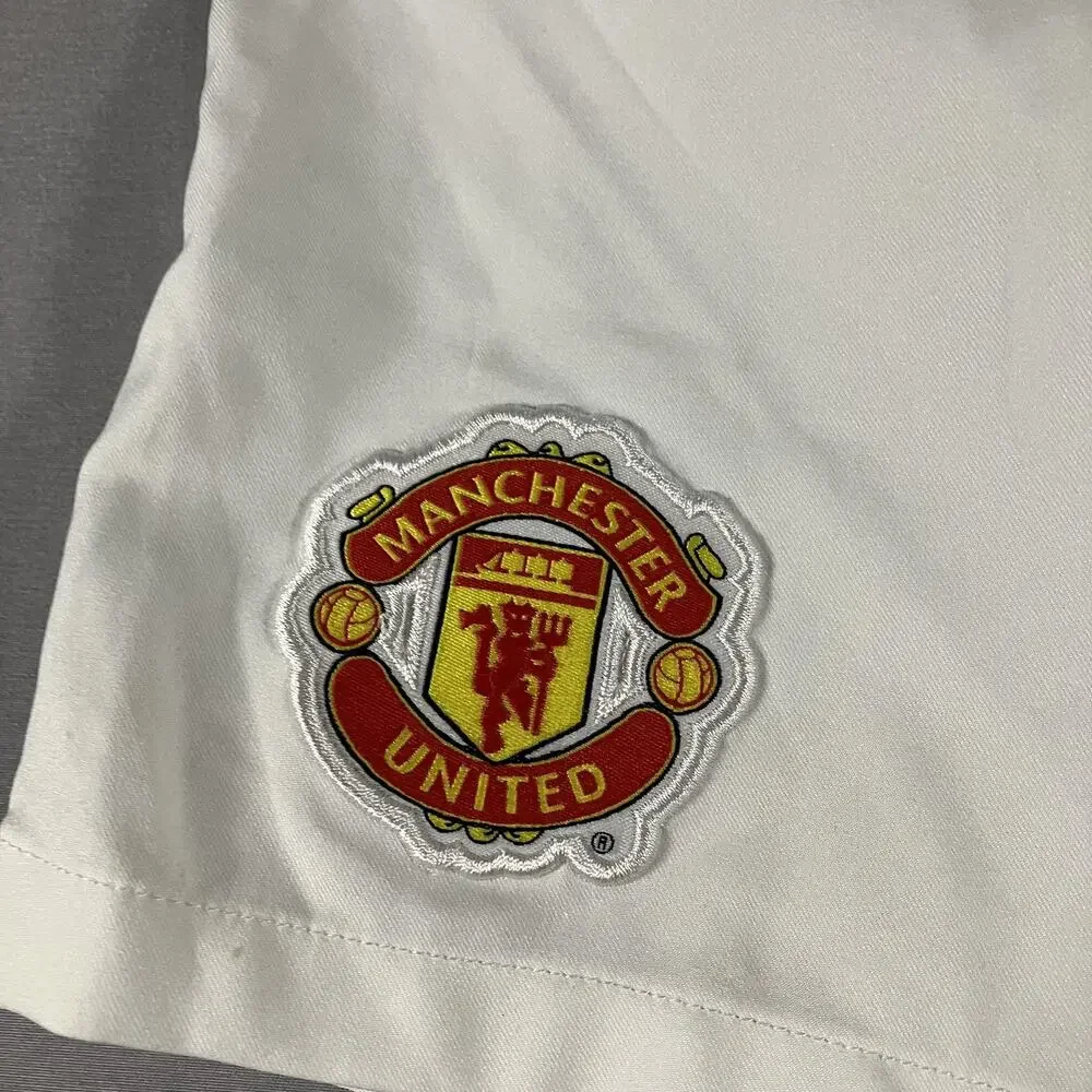 Manchester United Shorts Kids Large White EPL Soccer Football Nike Vintage Style